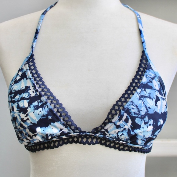 Aerie Blue and White Triangle Floral Print Crochet Trim Bikini Top Size Medium - Picture 1 of 4